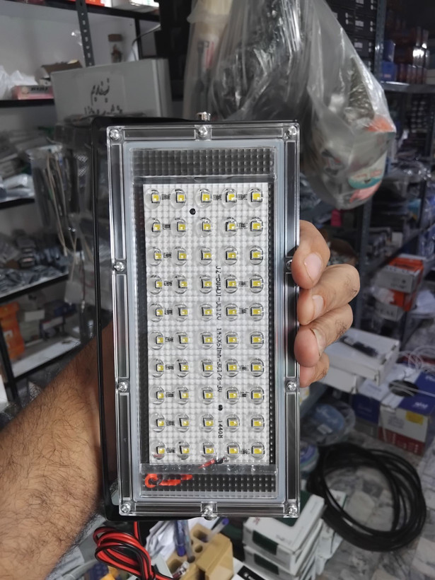 چراغ اضطراری 12 ولتی 50 وات سیم دار درجه یک با گیره